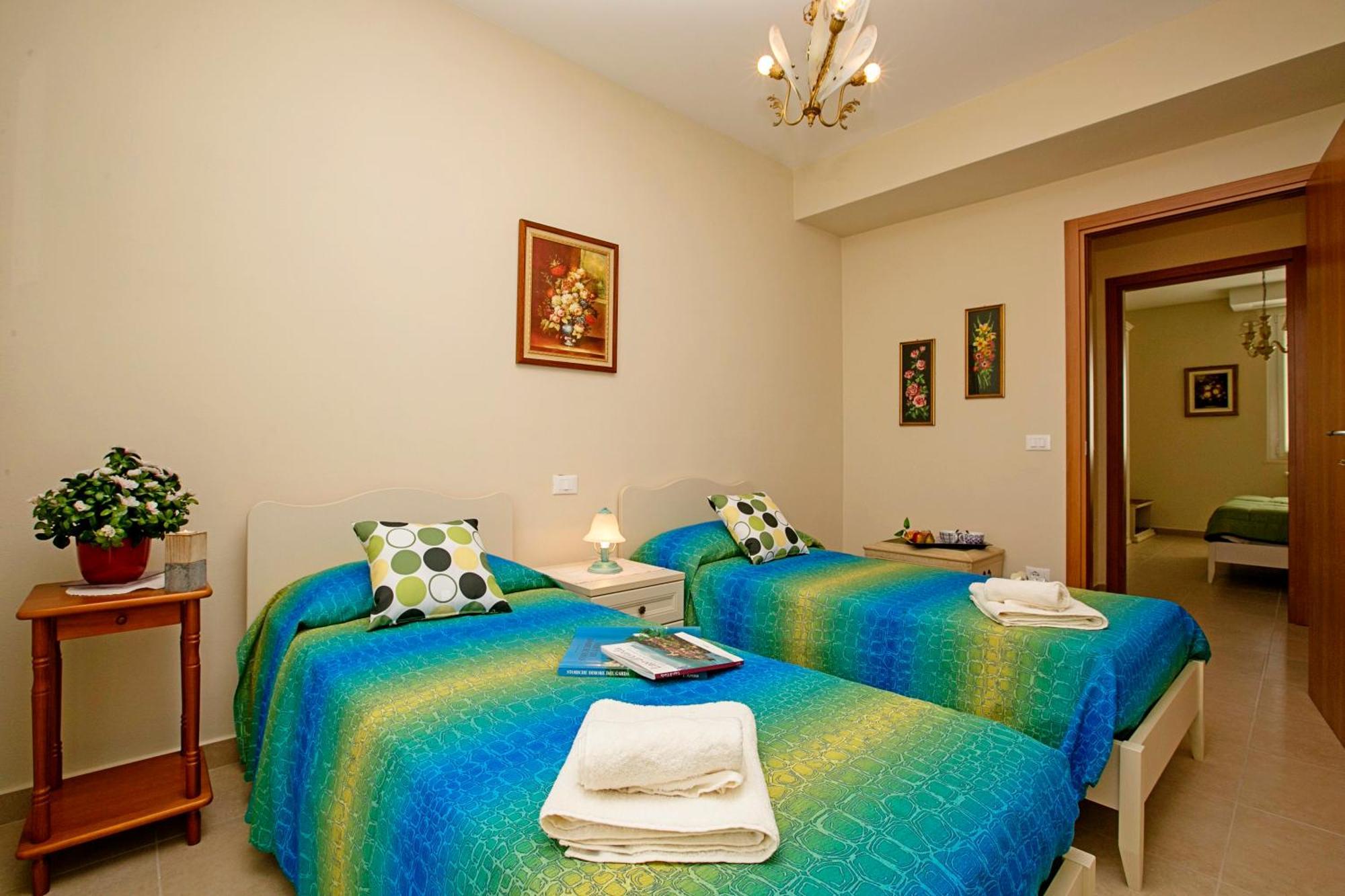 Villa Mimosa - Appartamento 2 - Happy Rentals Desenzano del Garda Exterior foto